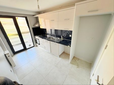 Pusula İnş.tan Site İçinde Rezidansta Kiralık 3,kat 7/24 Güvenlikli