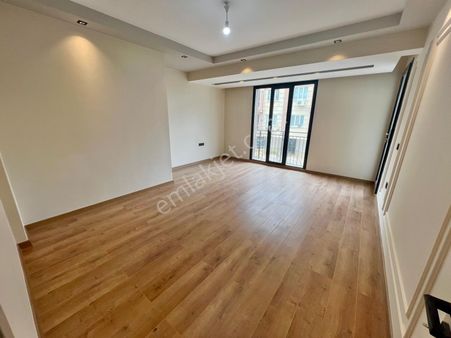 Akçay Aras Emlaktan Cennetayağında 2+1 Ara Kat Ön Cephe