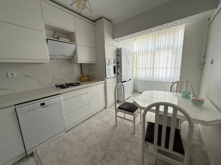 İstiklal Mahallesinde 4+1 Bakımlı Satılık Daire