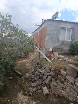 Bergama Ferizler Köyünde Satılık Köy Evi