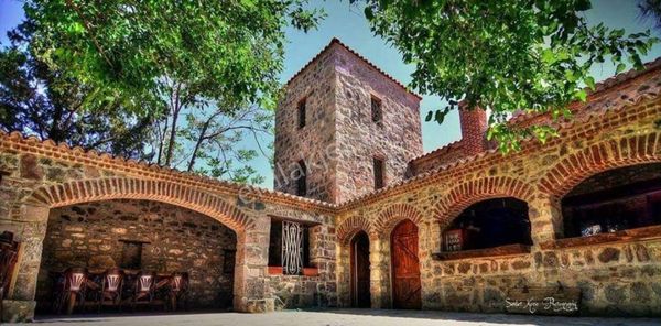 Balıkesir Ayvalık Küçükköy De Satılık Taş Ev.