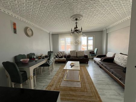 Merkezi Konumda, Yürüyerek Her Yere Ulaşım! 3+1 Bakımlı Daire!