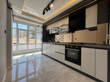 Ertuğrul Gazi Mh.*lüks Yapılı*1.ara Kat*site İçi*3+1*iskanlı*ön Cephe*bağımsız Salon**krediye Uygun