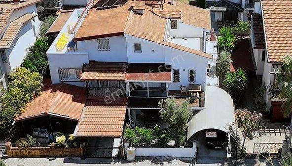 Sıla Acar'dan Akarca Mah. Sahil Bandında Satılık 4+1 Villa