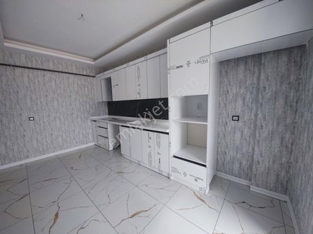 Selahaddin Eyyubi Mah’de Mete Konaklarına Yakın Sıfır Sıfır Kızartma Mutlaklı 2.5+1- 3.5+1 Satılık