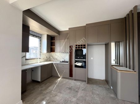 Muhteşem Lokasyon Deniz Görür Donatılı Site Geniş M2