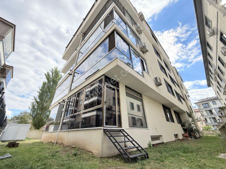 Parla'dan İkizçay Da Giyinme Odalı Bahçe Kullanımlı 2+1 Daire