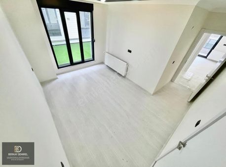 Berkay Demirel'den Altınkumda Ebeveyn Banyolu Sıfır 2+1 Daire