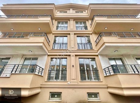 Berkay Demirel'den Zeytinlide Modern Mimarili Lüks 4+1 Dubleks