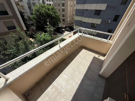 Suadiye Kaptan Arifde 100 M2 Satılık 3+1 İskanlı Az Kat Boş Konum Güzel