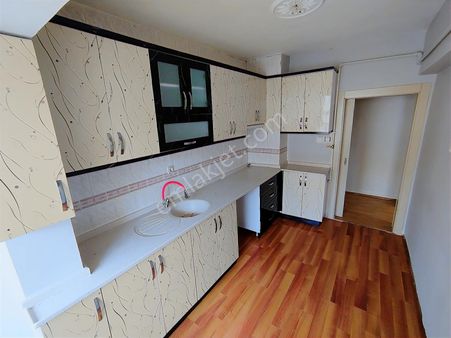 Kuşcağızda Cadde Kenarı Merkezi Konum 3. Kat Fırsat 3+1