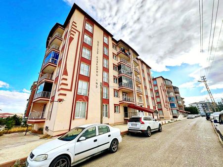 Karahan Emlak'tan Satılık Daire✅ Kılavuz Mahallesinde*yüksek Giriş 1.kat*130 M²*3+1