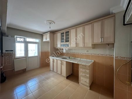 İmir Emlak Ofisinden Y.giriş 3 +1 125m2 Geniş Daire