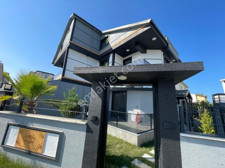 120 M² Bahçeli Triplex Modern Villa Sizleri Bekliyor