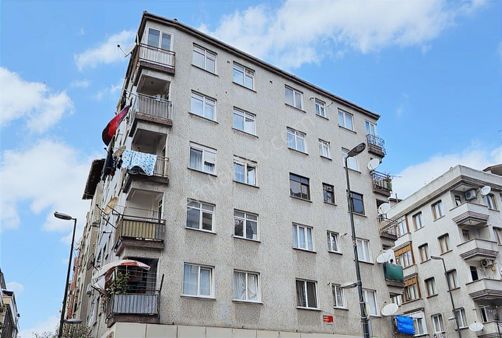 Salih Emlak 'tan Krediye Uygun E5 Metrobüs Yakını Cadde Üstü 2+1