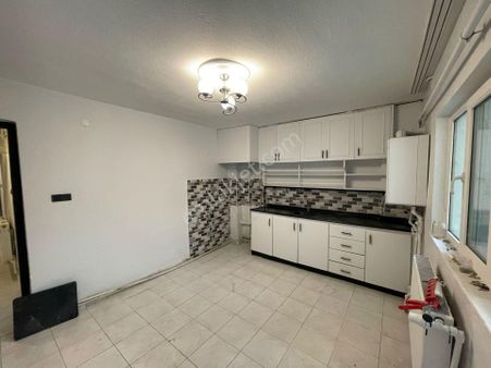 Ender Uysal Gayrimenkulden Değirmenönünde Satılık 2,5+1 İçi Yenilenmiş Fırsat Daire..