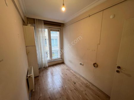 Akademi'den Espark Yakını Ara Kat Çift Cephe Kiralık 1+1