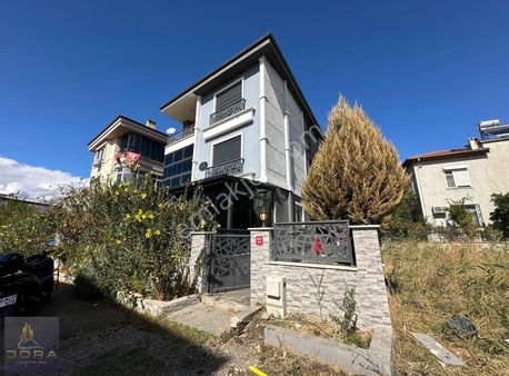 Dora Gayrimenkul'den Akçay'da Lüks Tasarımlı 4+1 Satılık Villa