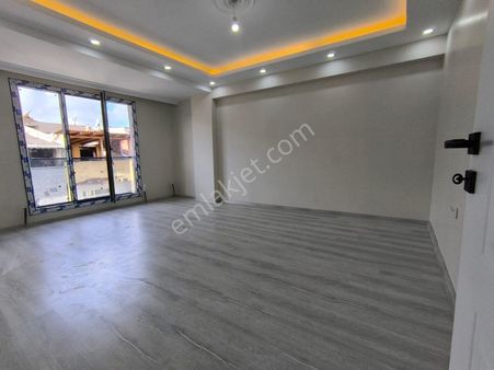 Hicret Emlaktan Esenler Fatih Mah.2+1 90 M2 Satılık Daire Acil