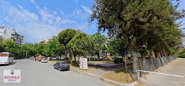 Bayraklı Osmangazi Trt Sitesinde 3+1 Satılık Daire