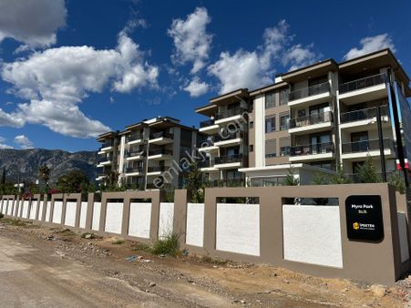 Yeniköy'de 2+1 100m2 5. Kat Site İçinde Havuzlu Ultra Lüks Daire