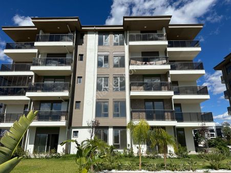 Yeniköy'de 3+1 100m2 Bahçe Katı Site İçinde Havuzlu Ultra Lüks Daire