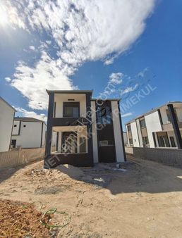 Net Emlak'tan Sazlıcada 4+1 Villa