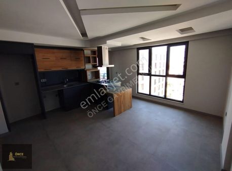 Lozan Caddesinde Lüks Kiralık 2+1