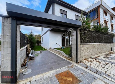 Sancaktepe'de Müstakil Bahçeli Yerden Isıtmalı 4+1 Sıfır Villa