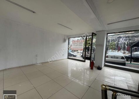 Özgürlük Mah'si Uğurmumcu Caddesin'de Satılık 3 Katlı Dükkan