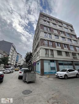 Serkan Metinden Sakarya Caddesinde Teraslı Satılık 3+1 Daire