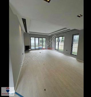 Sarımeşede Satılık 5+1 Tripleks Havuzlu Villa