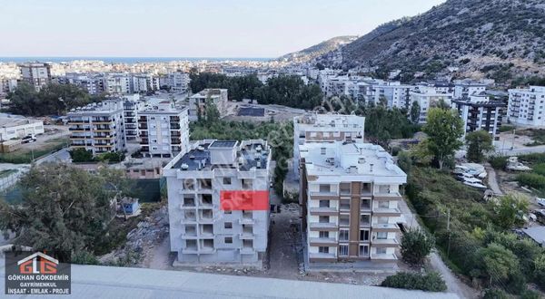 İskele Mahallesinde Havuzlu Site İçinde 1+1 Satılık Daire