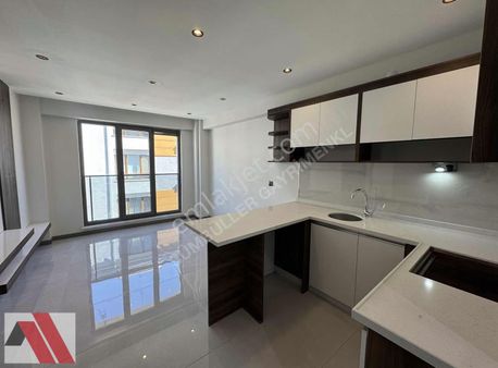 Sümbüller'den Şehir Merkezinde Balkonlu Modern 1+1 Rezidans