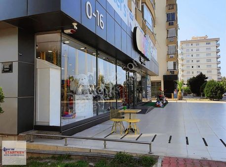 Karşıyaka Girne Caddesi Üzerinde Satılık Geniş Cepheli Dükkan
