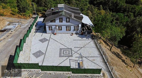 Geyve İlimbey 1158 M2 Arsa İçerisinde 290 M2 10+2 Mustakil Ev