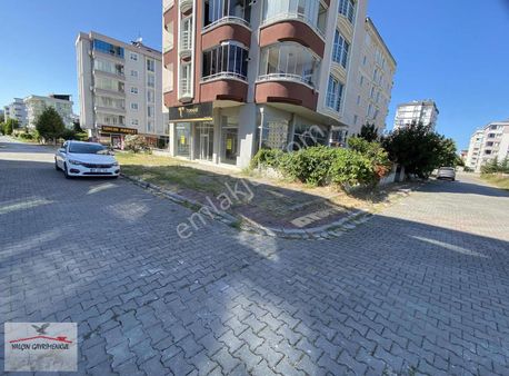 Ömürevleri'nde Olimpik Yüzme Havuzu Arkası Kiralık Dükkan