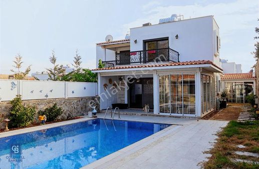 Gümüşlük Köyiçinde Havuzlu Müştemilatlı Villa