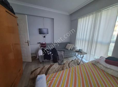 Yenifoça Havuzlu Sitede Acil Satılık Daire