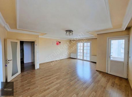 Pendik'te Geniş 5+1 Satılık Dubleks Daire