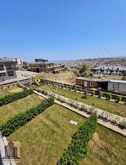 Geylani Emlaktan Yalova Adnan Mendereste Satılık İki Katlı Ters