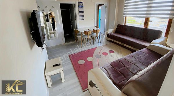 Kc 'den Yıldız Mh.il Jandarma Karşısı Eşyalı Ayrı Mutfak 1+1