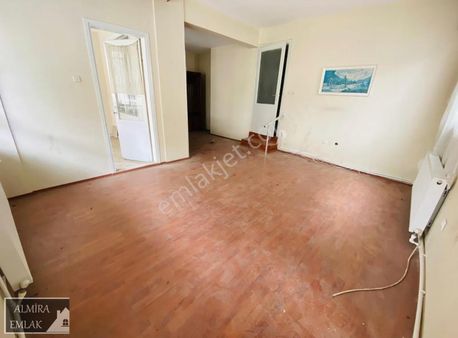 Göztepe De Cadde Yanında 3+1 Köşe Klasik Satılık Daire