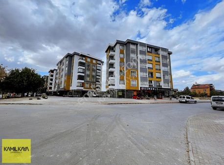 Kumköprü Caddesinde Ara Kat Site İçi Geniş Kiralık 2+1 Daire