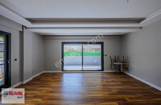 Remax Best Berk Meral'den Menderes Merkez'de 4+1 Satılık Villa