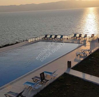 Doğa Dostu'ndan Çeşme'de Denize Sıfır Havuzlu Villa Yazlık