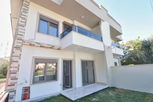 Altınoluk Merkezde Satılık Bahçeli Garajlı 2+1 Sıfır Daire