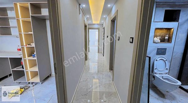 Özyurtlar'dan Muradiye'de Cadde Üzeri Sıfır Ara Kat