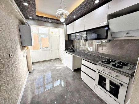 Pınarbaşı Mah'de Kat'da Metro Yakını Lüx Yapılı 3+1 Fırsat Daire