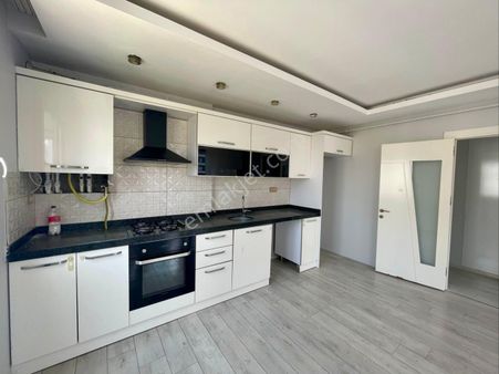 Yüzüncüyılda Muhteşem Lokasyonda Doğalgazlı Ç.b+g.o Geniş 3+1